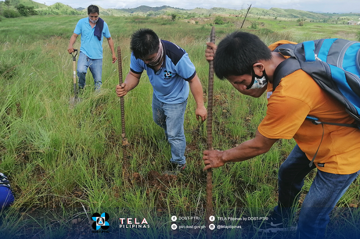 Hole digging by the trainees in preparation for planting of mulberry saplings